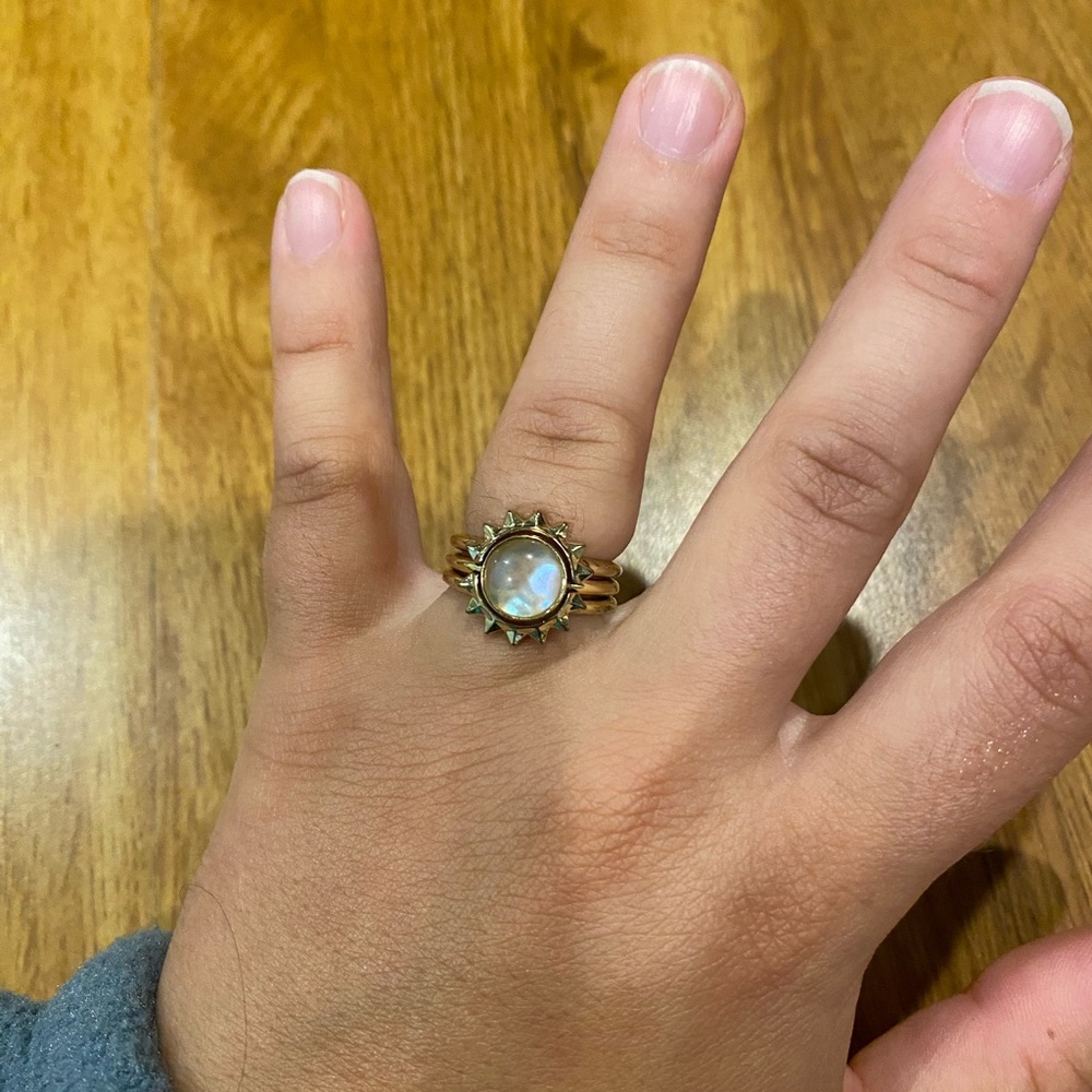 Kendra Scott Gold Sun Ring Set in Iridescent Abalone - Picture 2 of 3